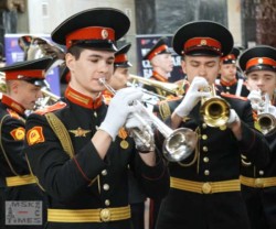 оркестр-суворовцев-в-метро.jpg