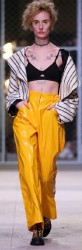 Mercedes-Benz Fashion Week Russia-2019 весна-01-целлофановые брюки.jpg