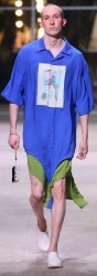 Mercedes-Benz Fashion Week Russia-2019 весна-ARSHA-рубашка-халат с боковыми вырезами.jpg